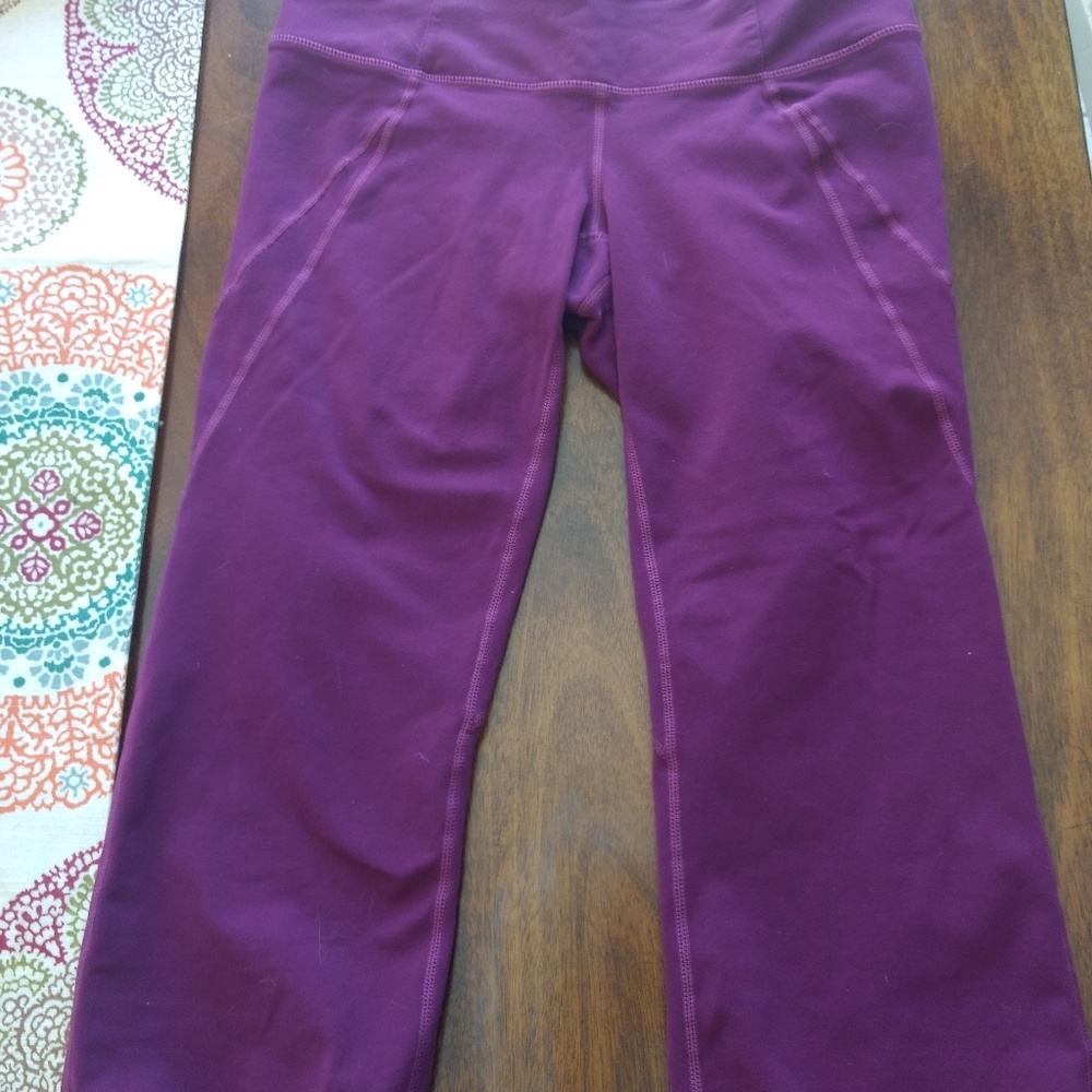 NWOT S Petite Athleta Burgundy Maroon Capris - Picture 5 of 5